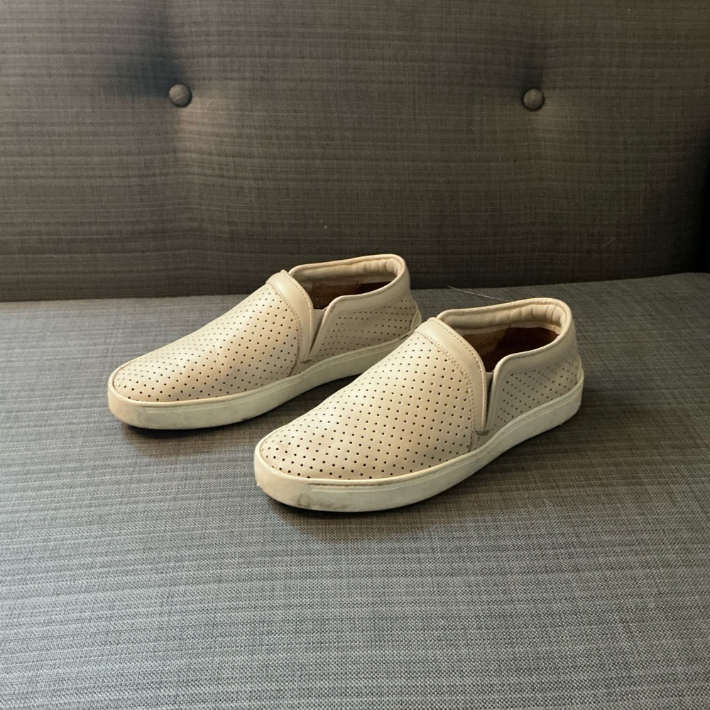 rag & bone Women’s Cream Perforated Loafers. Size 38